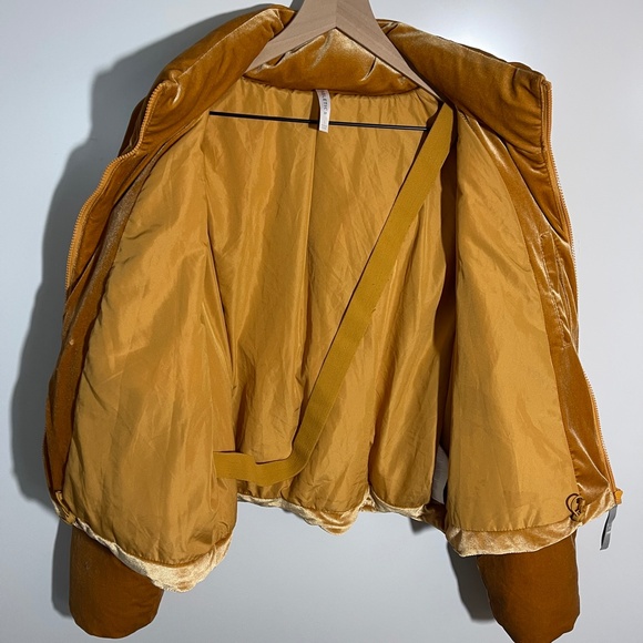 Fabletics Wander Velour Cropped Puffer Jacket Size Large - Picture 11 of 15